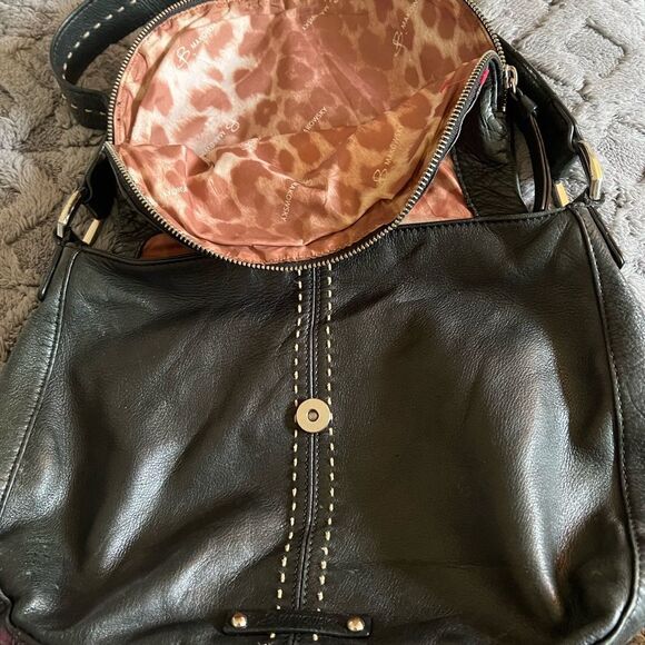 B. Makowsky Cynthia Glove Leather Convert Messenger Bag-Black Contrast stitch - Picture 6 of 7